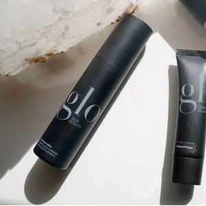 NWT Glo Skin Beauty Combo Pack: Primer x2, Lip Balm, Travel Brush + Cosmetic Bag